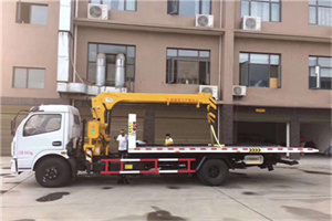 岳麓附近汽车轮胎更换